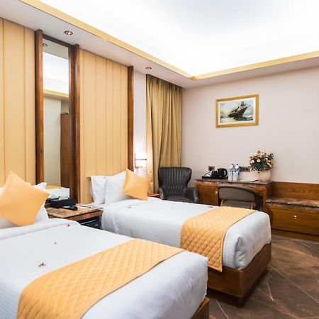 Marine Inn Hotel Kochi Bagian luar foto