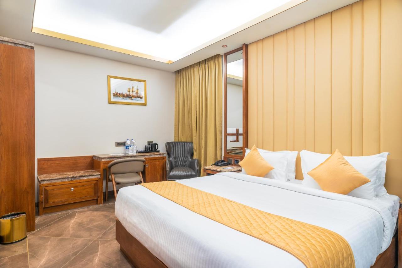 Marine Inn Hotel Kochi Bagian luar foto
